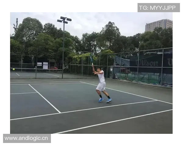 成都网球队以92分领跑杯赛积分榜展现强劲实力和团队合作精神